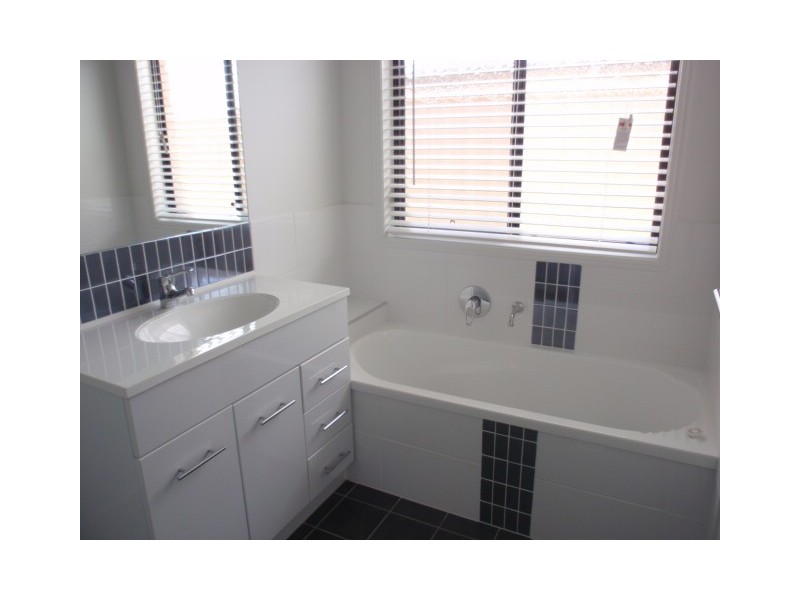 36 Moriarty Street, Emerald QLD 4720