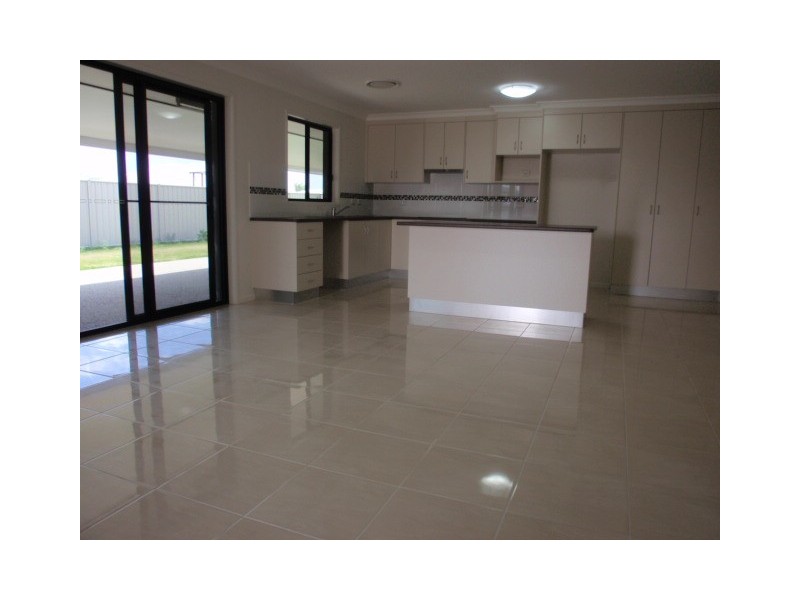 9 Thornton Street, Emerald QLD 4720