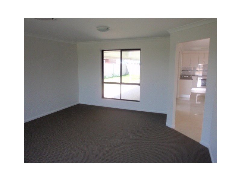9 Thornton Street, Emerald QLD 4720
