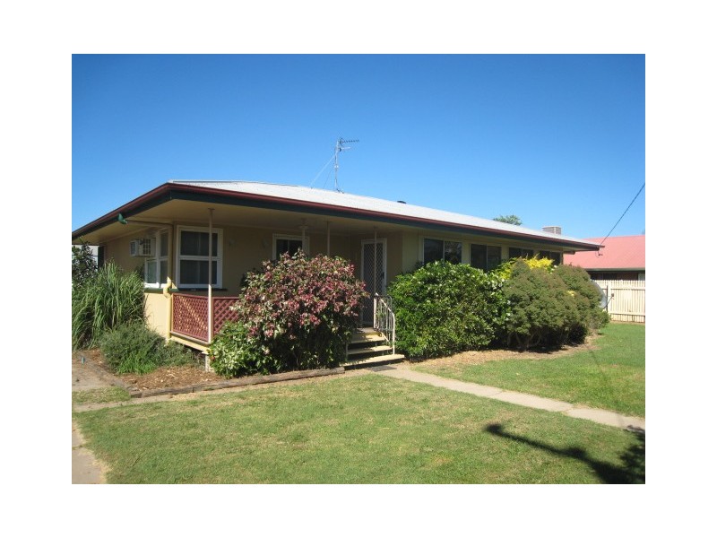 104 Harris Street, Emerald QLD 4720