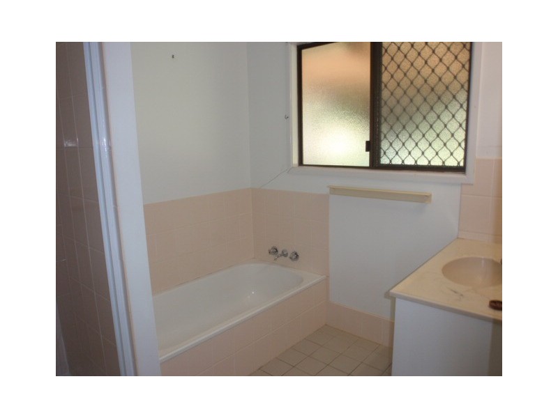 4 Gilbert Place, Emerald QLD 4720