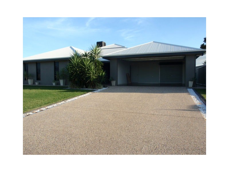 3 Charlton Street, Emerald QLD 4720