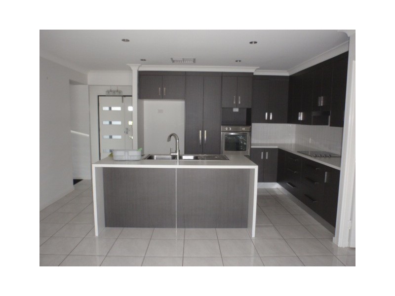 3 Charlton Street, Emerald QLD 4720