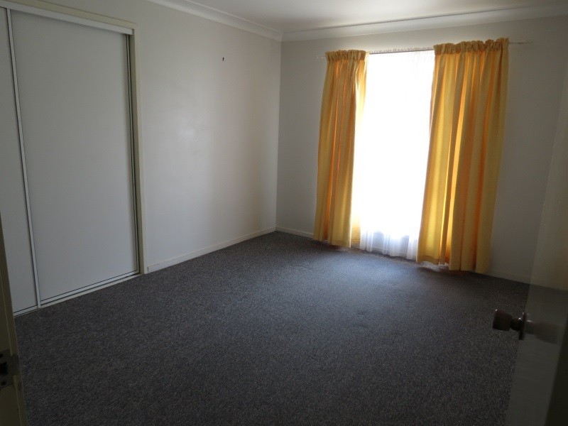 31 Crinum Cres, Emerald QLD 4720