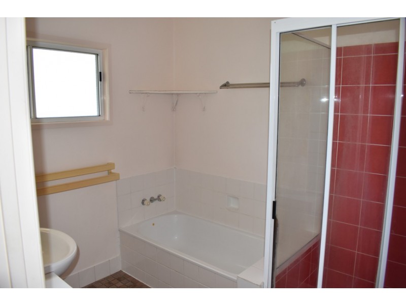 11 Alamein Drive, Emerald QLD 4720