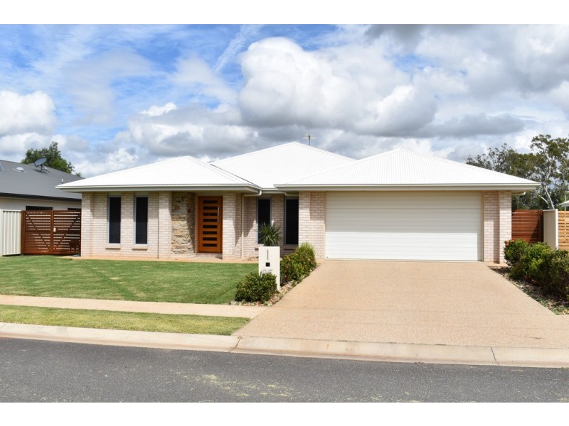 85 Canterbury Road, Emerald QLD 4720