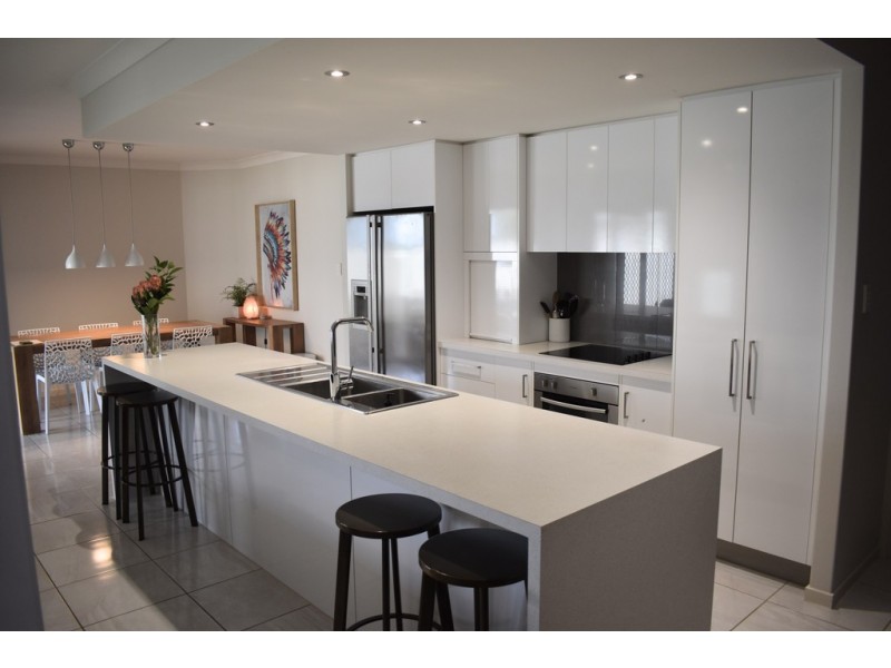 85 Canterbury Road, Emerald QLD 4720