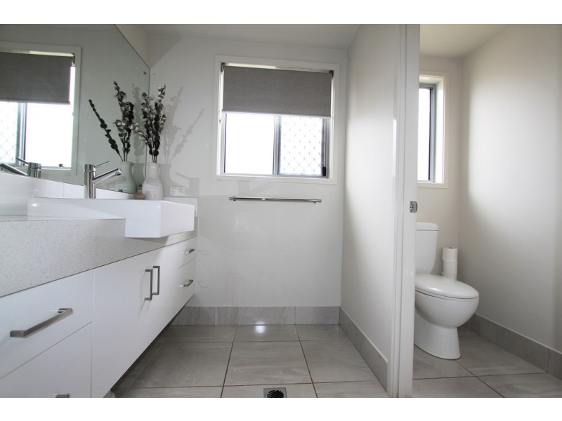 85 Canterbury Road, Emerald QLD 4720