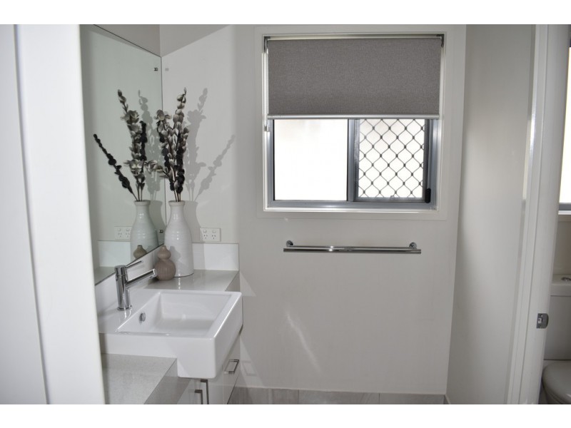 85 Canterbury Road, Emerald QLD 4720