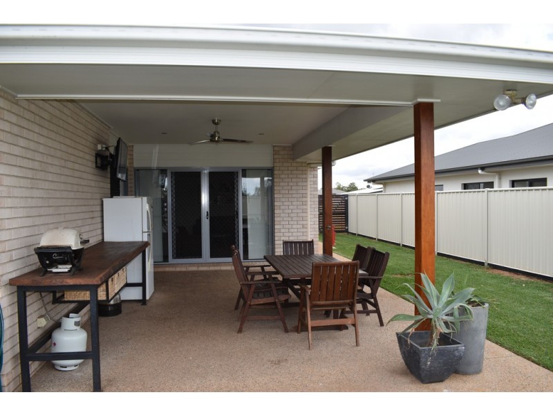 85 Canterbury Road, Emerald QLD 4720