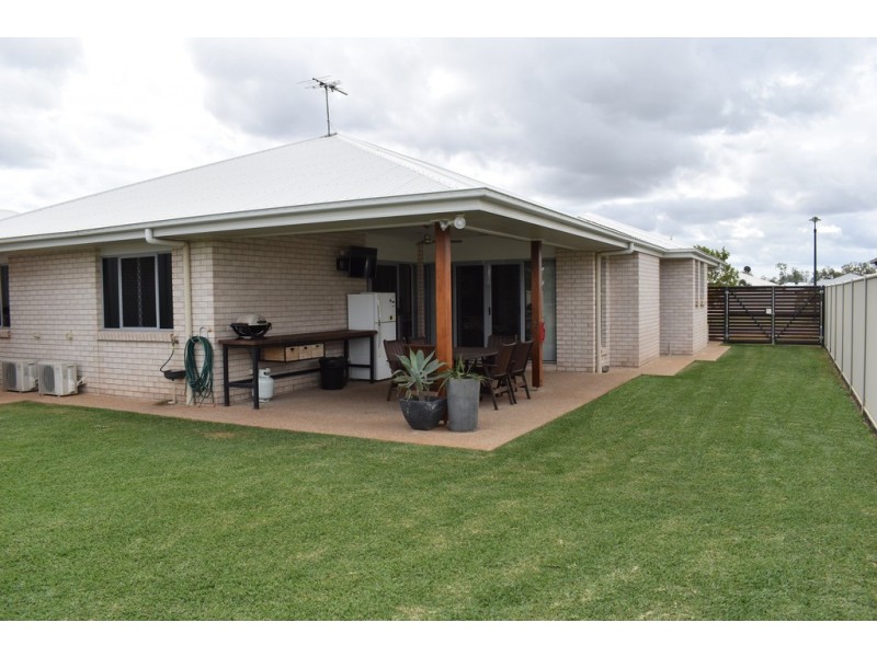 85 Canterbury Road, Emerald QLD 4720