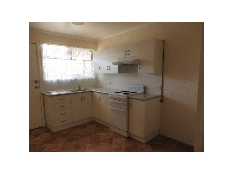 2/25 Campbell Street, Emerald QLD 4720