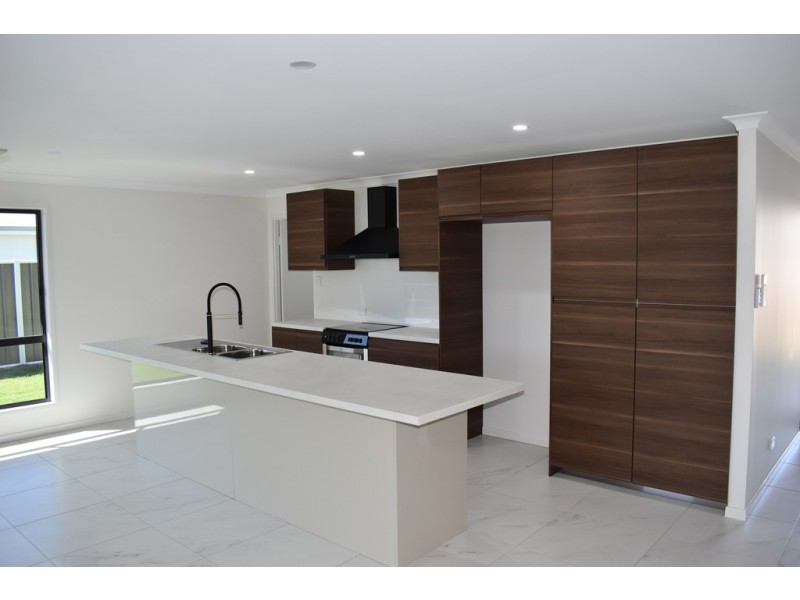 7 Costello Court, Emerald QLD 4720