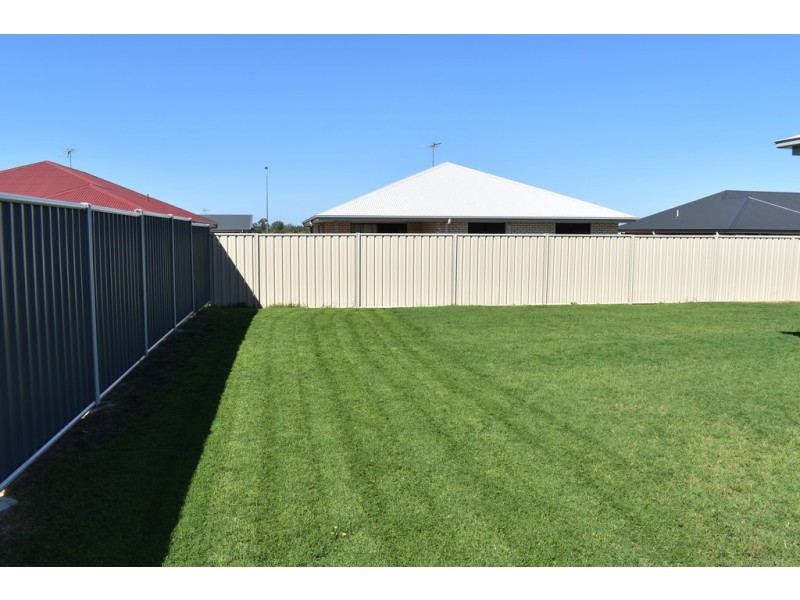 8 Costello Court, Emerald QLD 4720