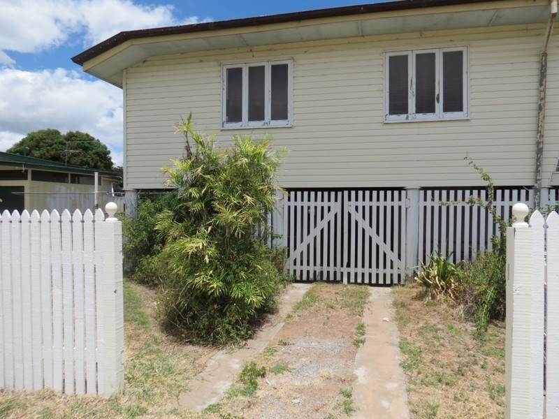 64 Harris Street, Emerald QLD 4720