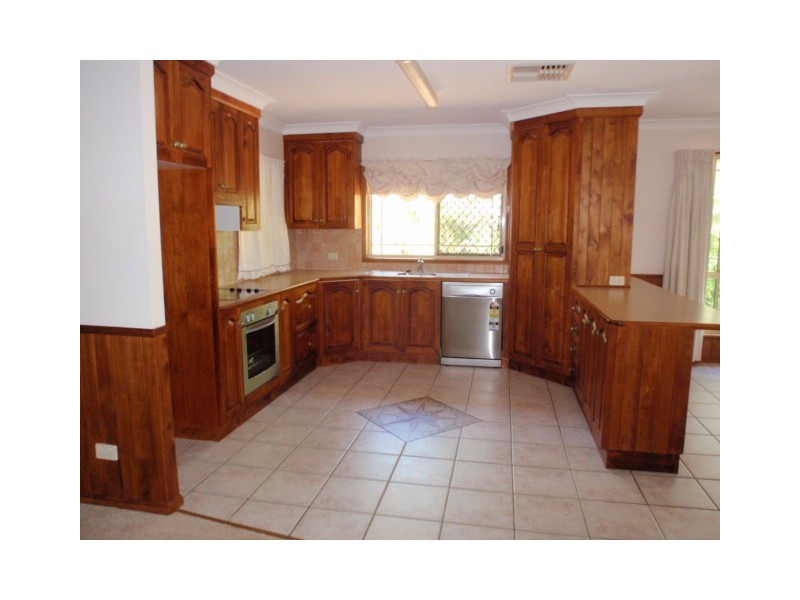 7 Bucholz Place, Emerald QLD 4720