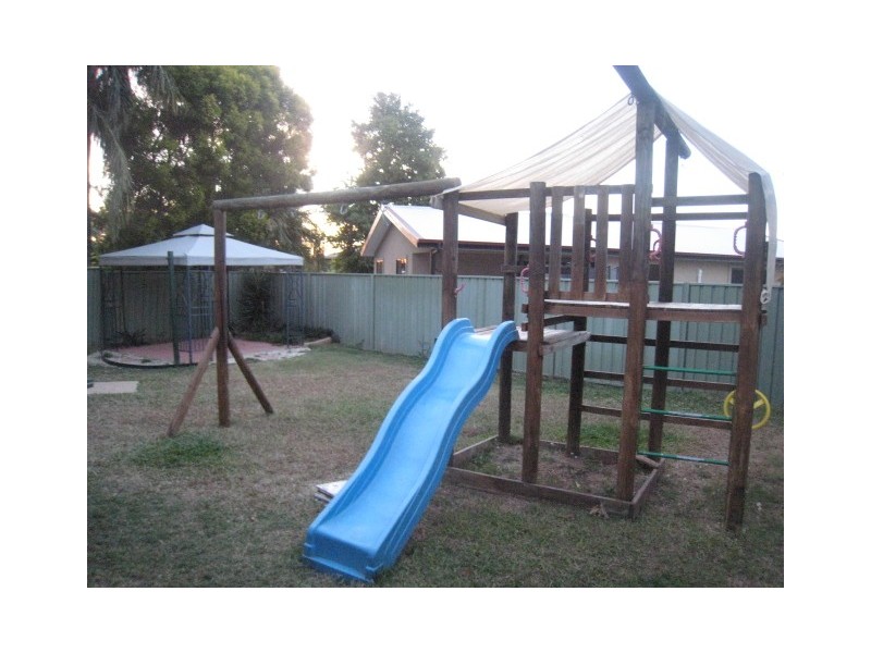 9 Smith Place, Emerald QLD 4720