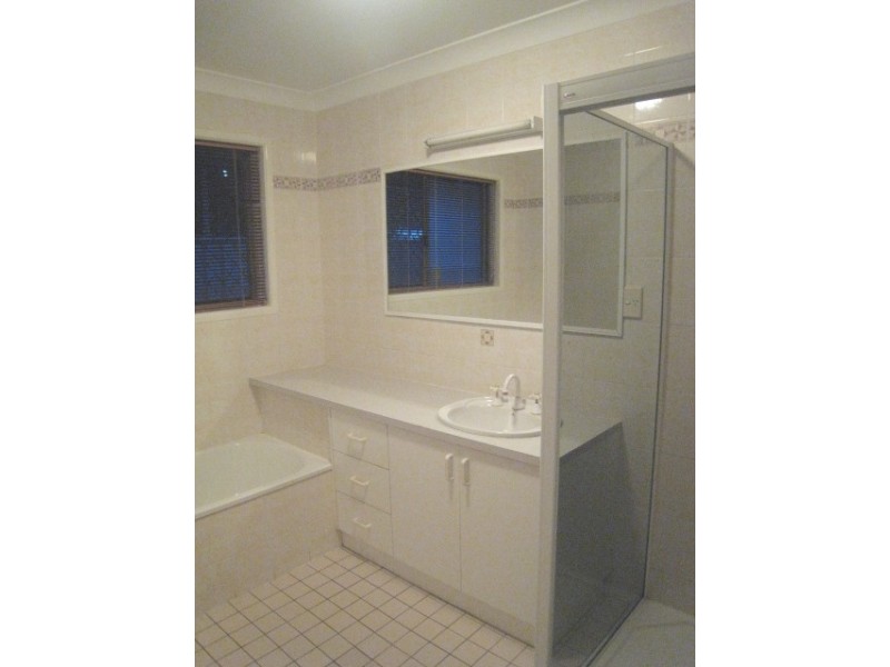 9 Smith Place, Emerald QLD 4720