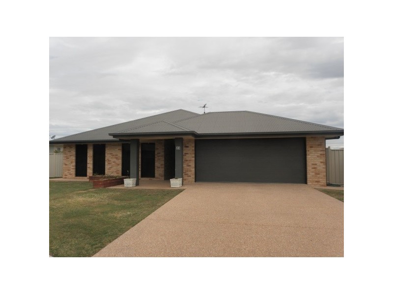 23 Mayfair Drive, Emerald QLD 4720