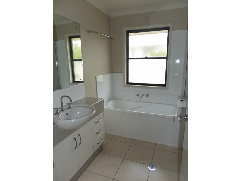 23 Mayfair Drive, Emerald QLD 4720