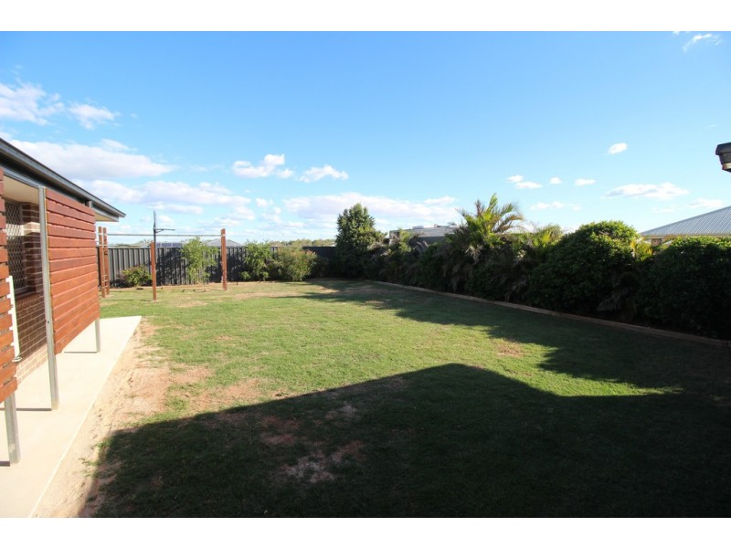 5 Hillcrest Street, Emerald QLD 4720