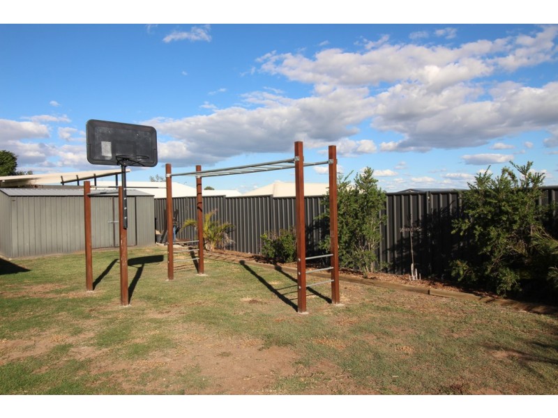 5 Hillcrest Street, Emerald QLD 4720
