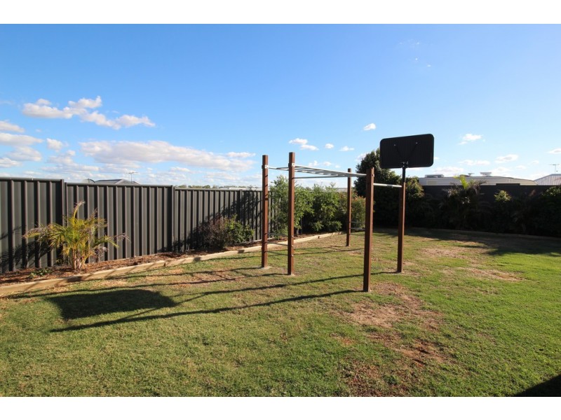5 Hillcrest Street, Emerald QLD 4720