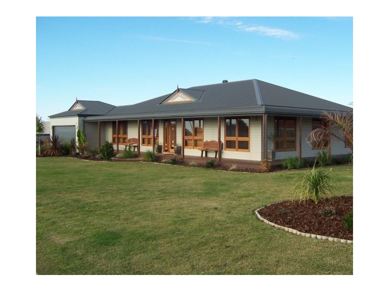 38 Andrews Road, Emerald QLD 4720