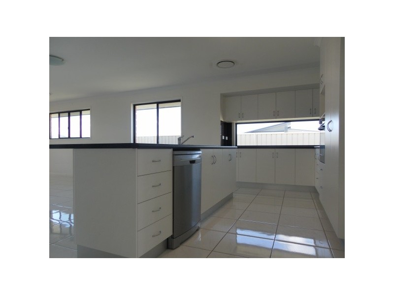 2 Sewell Street, Emerald QLD 4720