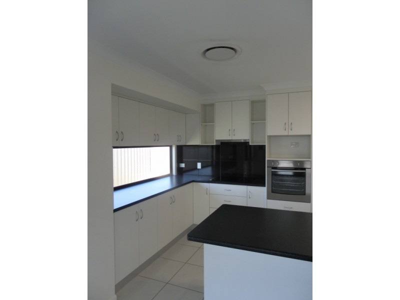2 Sewell Street, Emerald QLD 4720