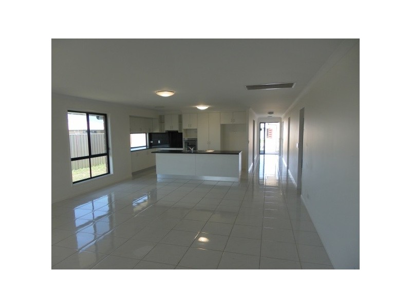 2 Sewell Street, Emerald QLD 4720