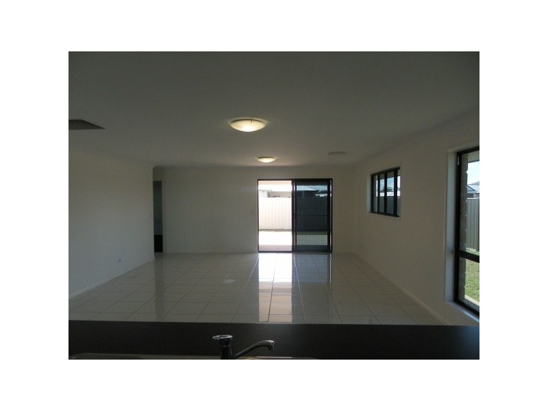 2 Sewell Street, Emerald QLD 4720