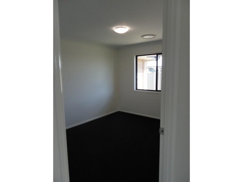 2 Sewell Street, Emerald QLD 4720