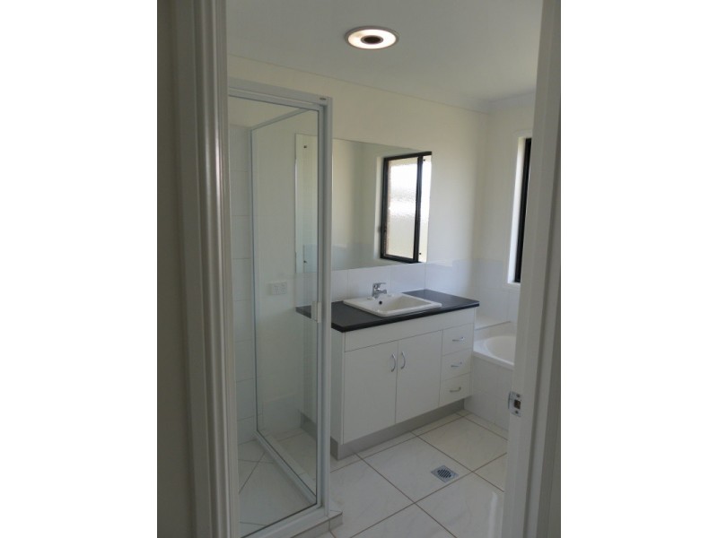 2 Sewell Street, Emerald QLD 4720