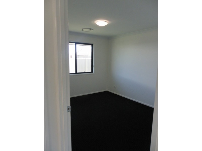 2 Sewell Street, Emerald QLD 4720