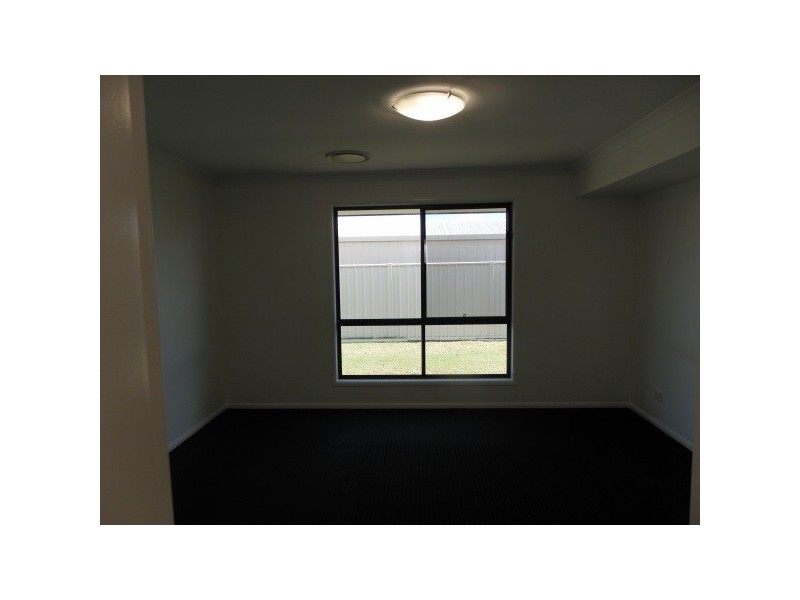 2 Sewell Street, Emerald QLD 4720