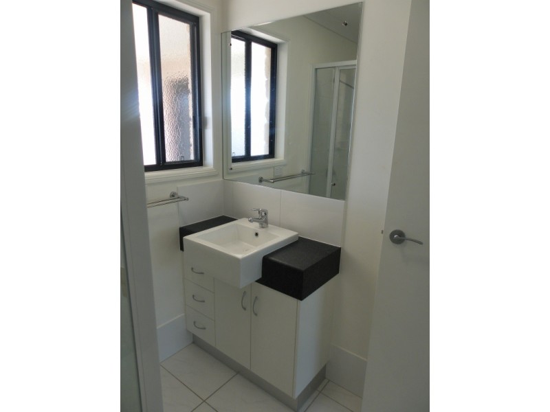 2 Sewell Street, Emerald QLD 4720