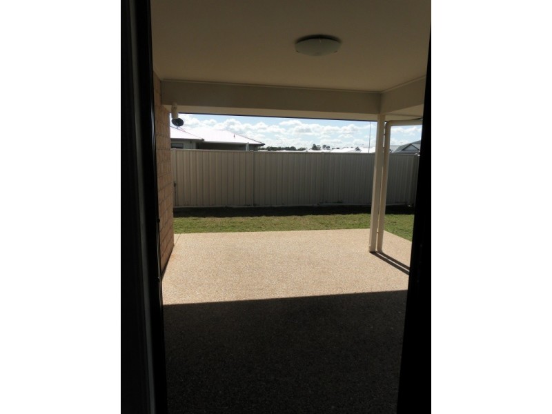 2 Sewell Street, Emerald QLD 4720