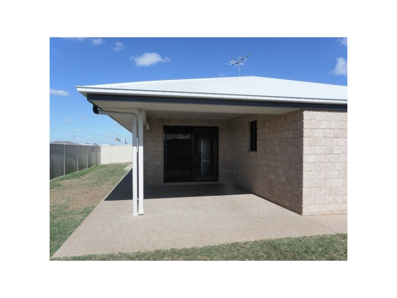 2 Sewell Street, Emerald QLD 4720