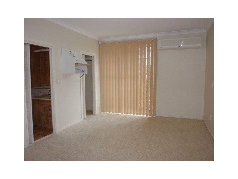 8 Kythera Road, Emerald QLD 4720