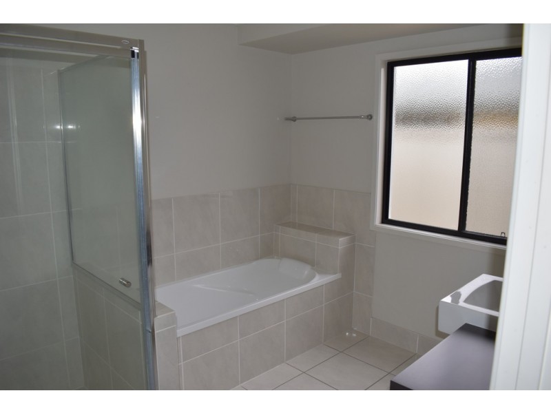 19 Rogers Street, Emerald QLD 4720