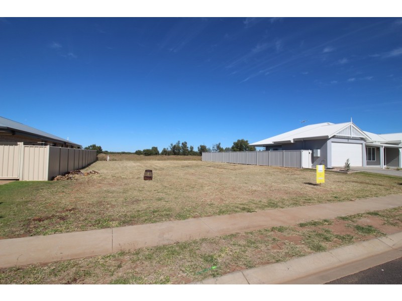 73 Canterbury Road, Emerald QLD 4720