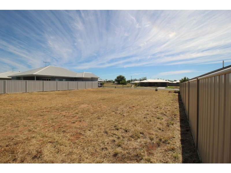 73 Canterbury Road, Emerald QLD 4720