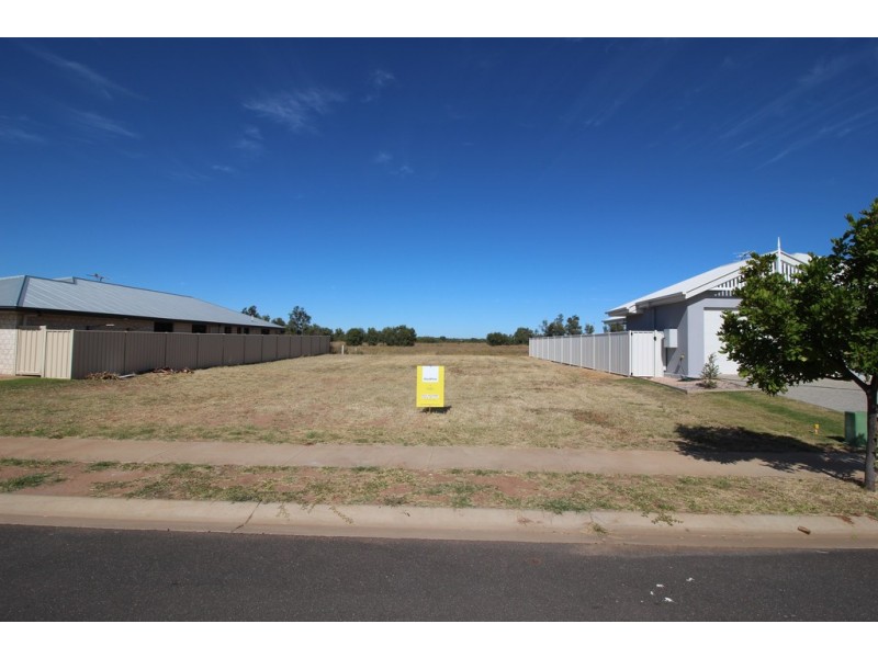 73 Canterbury Road, Emerald QLD 4720