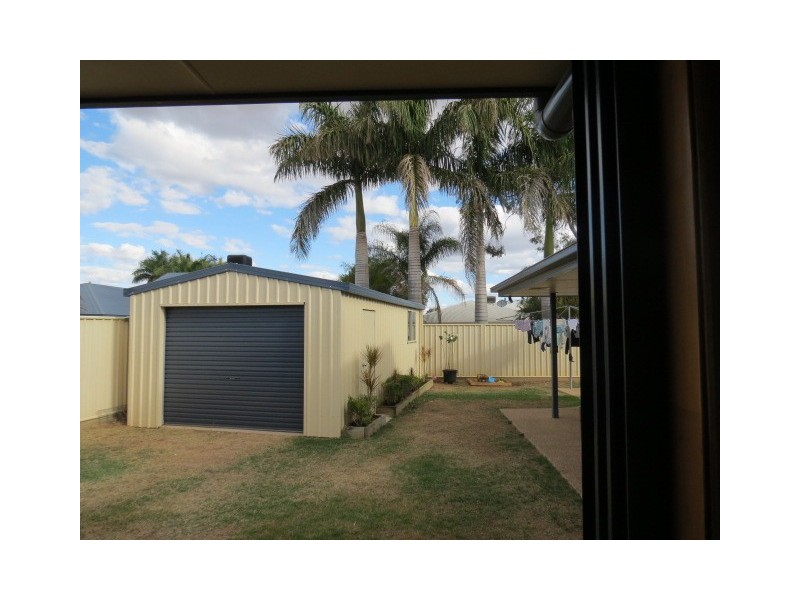 2 Coombs Court, Emerald QLD 4720
