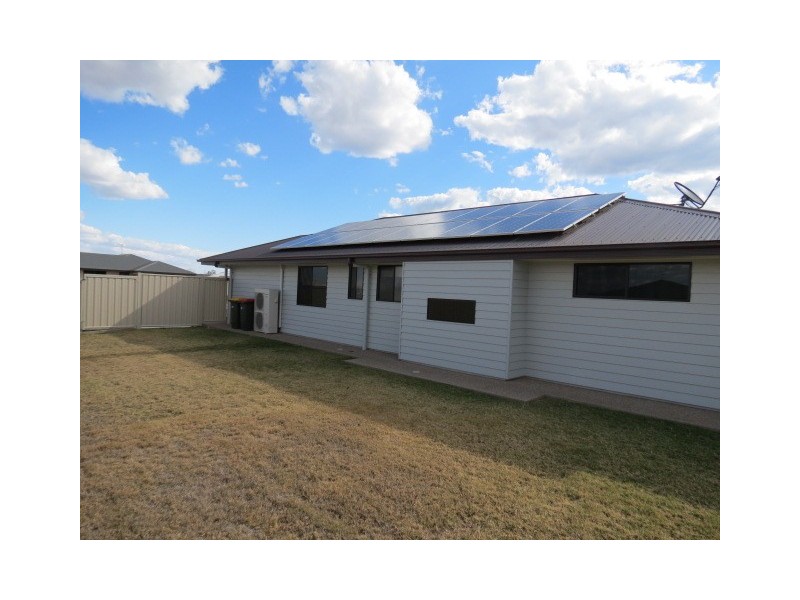 4 Spellman Street, Emerald QLD 4720