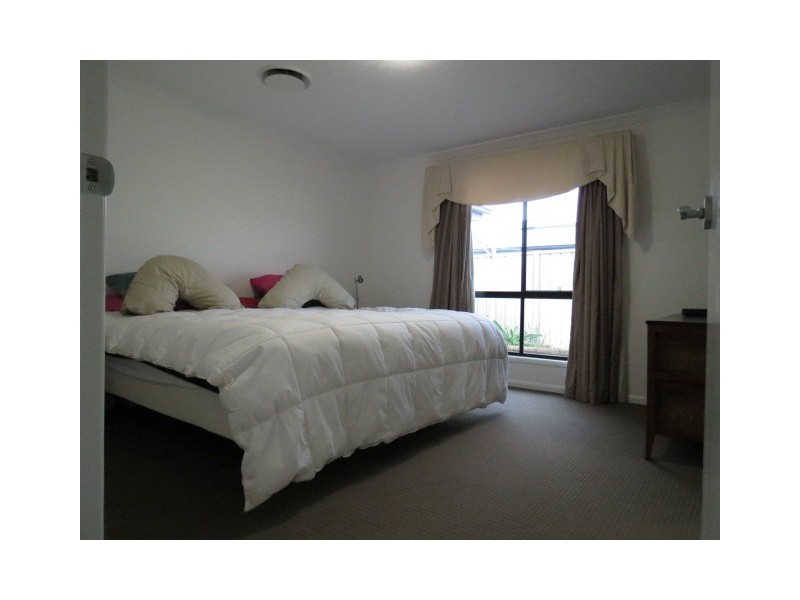 4 Spellman Street, Emerald QLD 4720