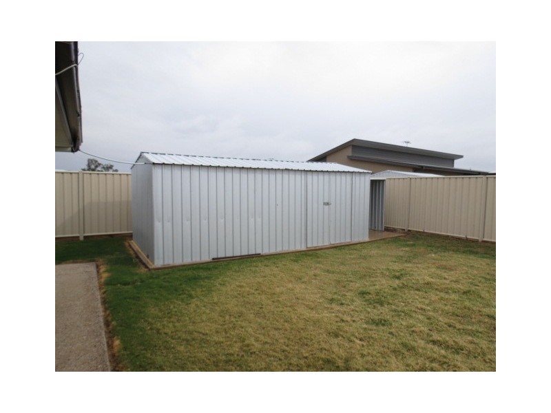 4 Spellman Street, Emerald QLD 4720