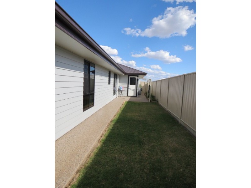 4 Spellman Street, Emerald QLD 4720