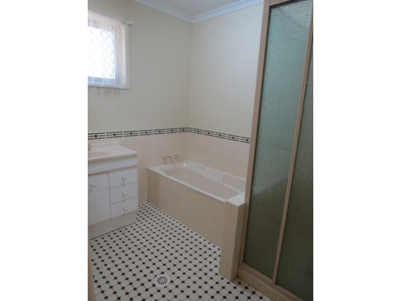 3 Oxley Court, Emerald QLD 4720